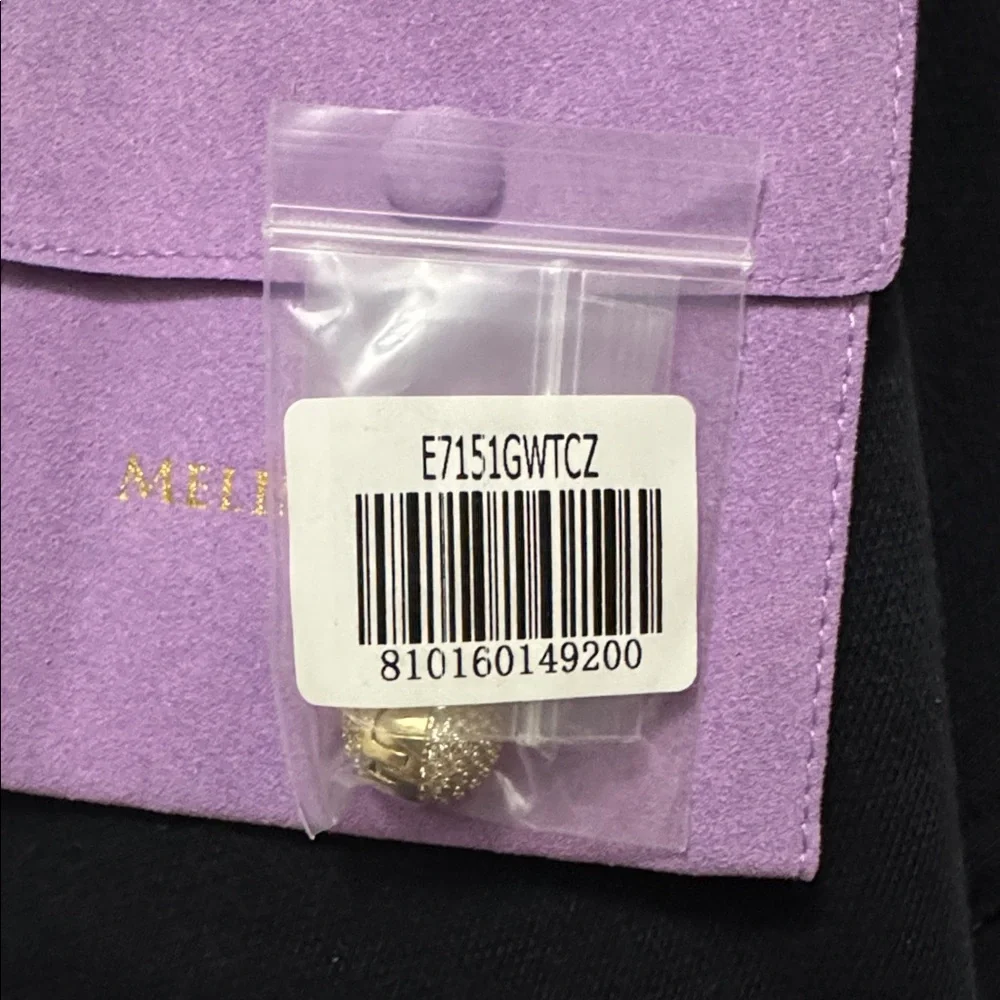 Lil' Norah Pave Earrings
Gold|White Diamondettes
Original price$75.00 - Picture 7 of 7
